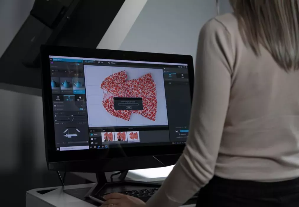 Usando software automatizado para processar foto de peça em flat lay