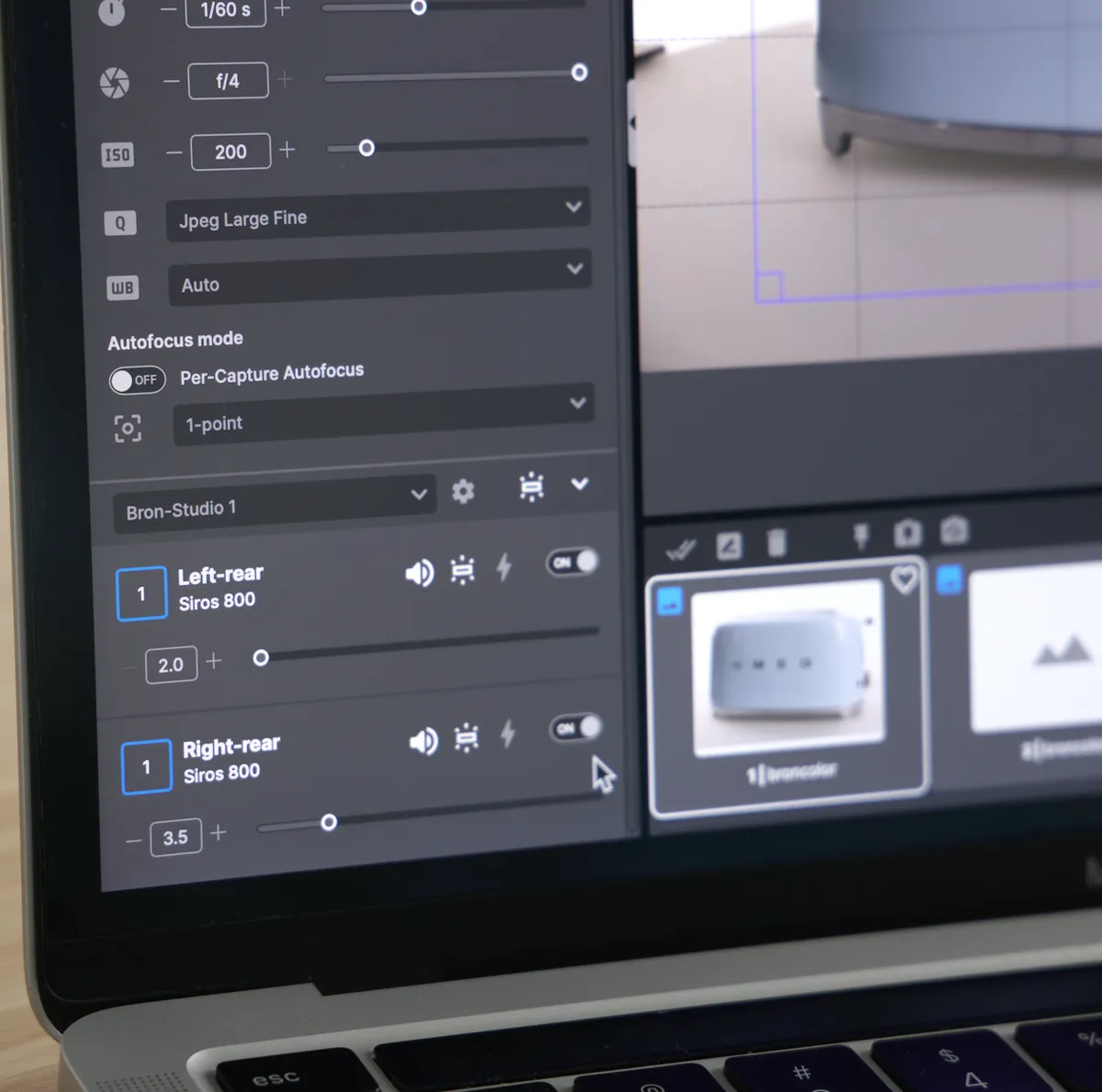 Controles das luzes broncolor Siros no Orbitvu Station em um notebook