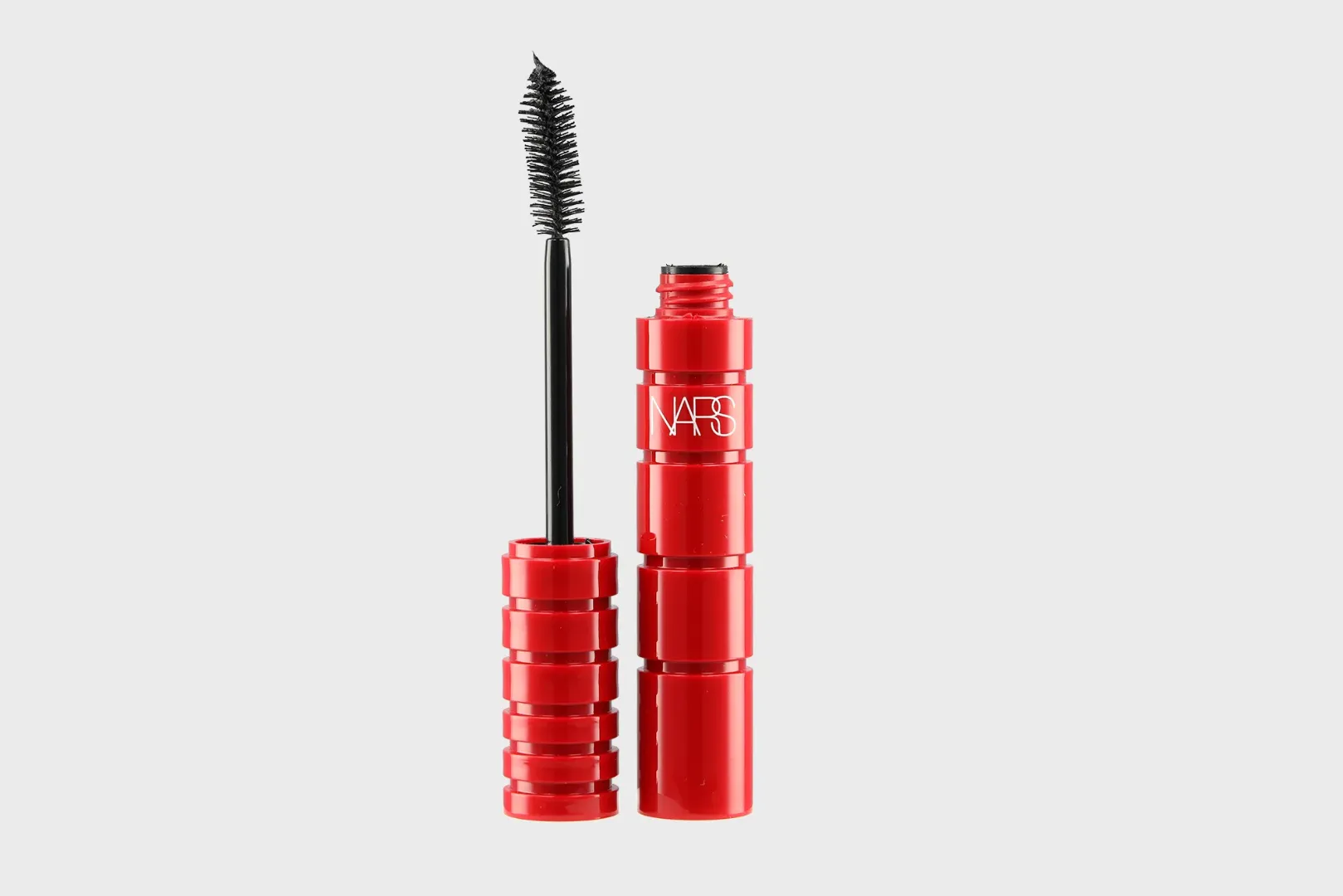 NARS Climax Mascara Tubo Vermelho e Natureza-Morta com Escova
