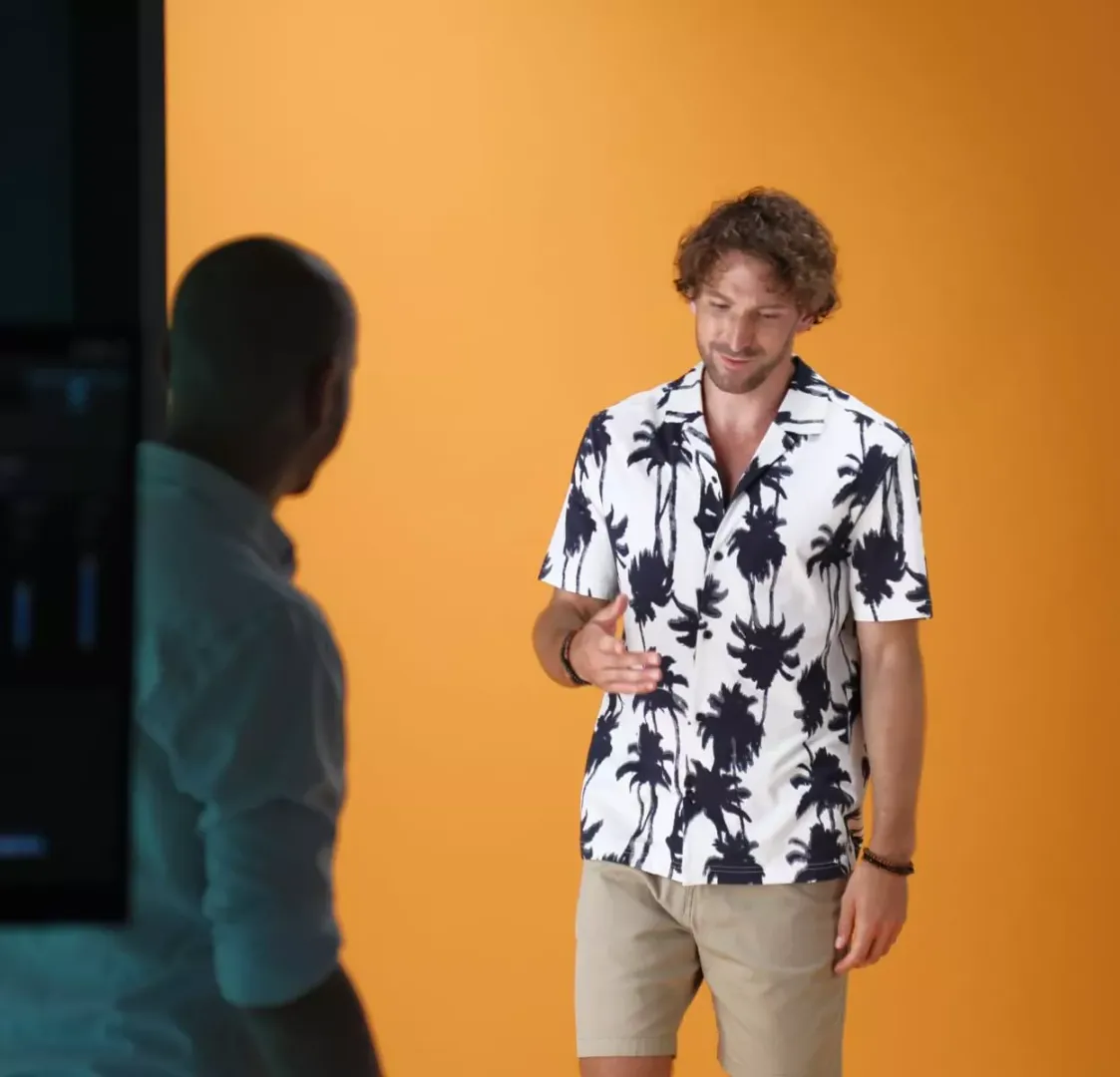 Sessão automatizada de fotografia de modelos ao vivo com Orbitvu