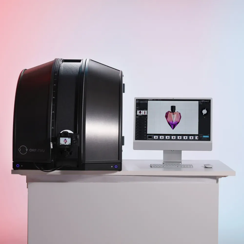 Operador fotografando produto de cosméticos com dispositivo Orbitvu